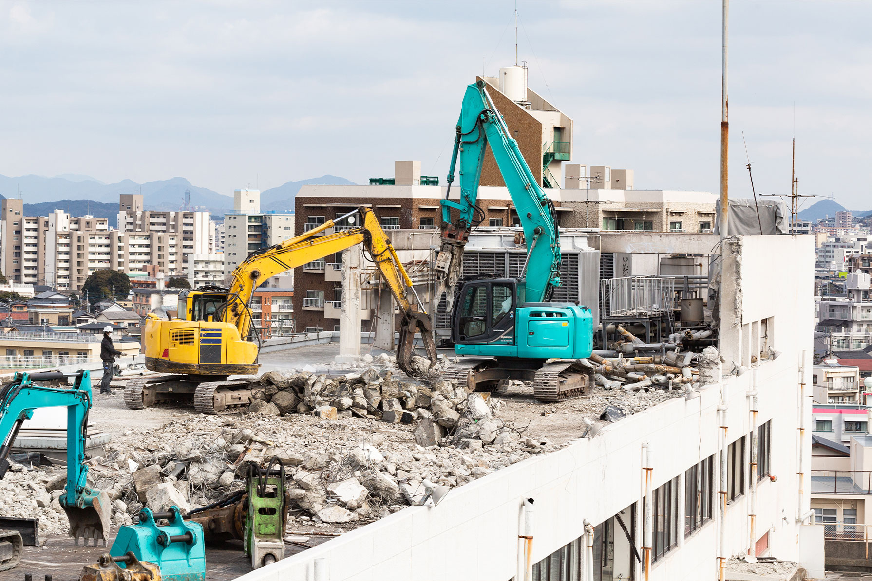 「判例から学ぶ「建物売買におけるアスベスト使用状況の説明義務」」のアイキャッチ画像